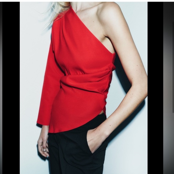 Zara NWT small red one shoulder red RUCHED ASYMMETRIC TOP - Picture 2 of 9